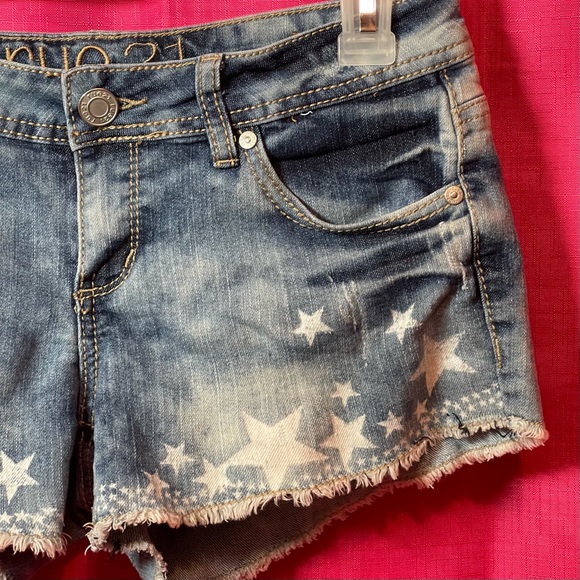 RUE21 STAR JEAN SHORTS SIZE 5/6 - Picture 3 of 9
